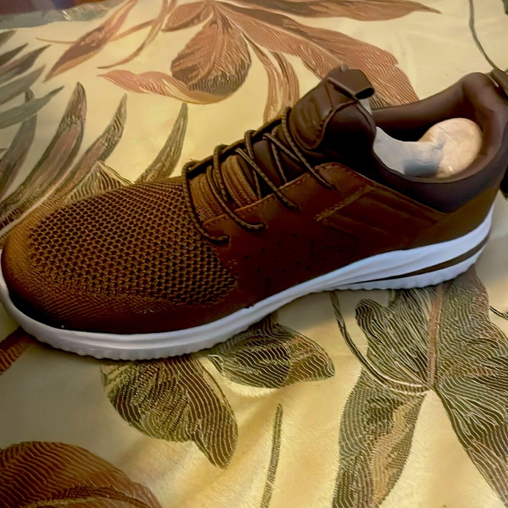 Sketchers memory foam classic fit sneakers for men